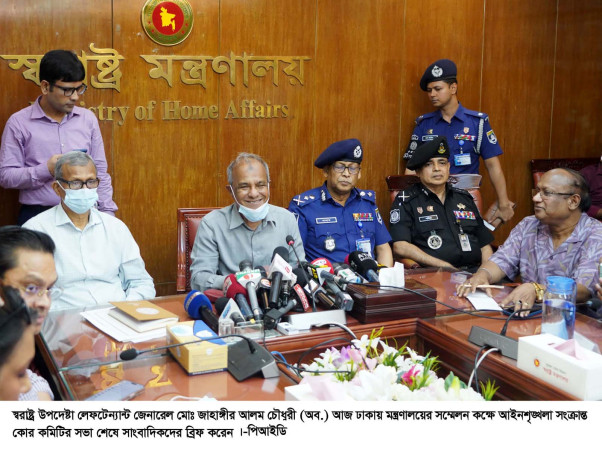 অপরাধের ঘটনায় আইনশৃঙ্খলা বাহিনী যথাসম্ভব দ্রুত ব্যবস্থা নিচ্ছে -- স্বরাষ্ট্র উপদেষ্টা