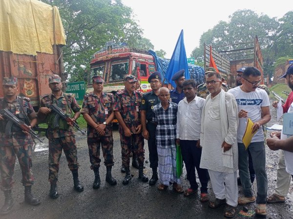 ৬ বছর পর পরিবারের কাছে ফিরলেন রামদেব মাহাতো: মানবাধিকার কর্মীর অক্লান্ত চেষ্টায় এক মানবিক প্রত্যাবাসন