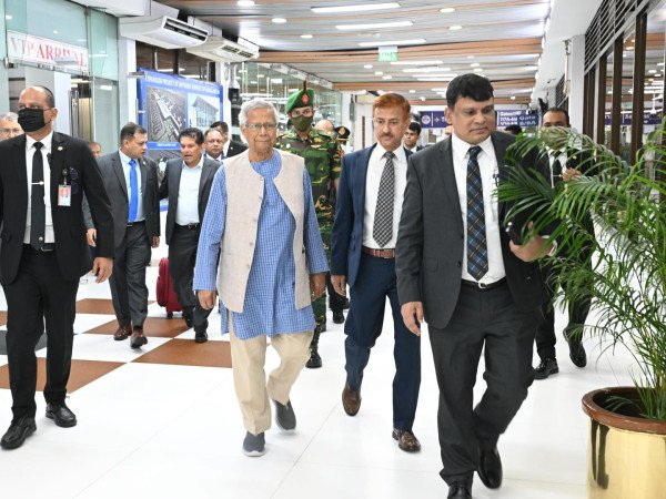 নিউইয়র্কের পথে অন্তর্বর্তী সরকারের প্রধান উপদেষ্টা  অধ্যাপক মুহাম্মদ ইউনূস
