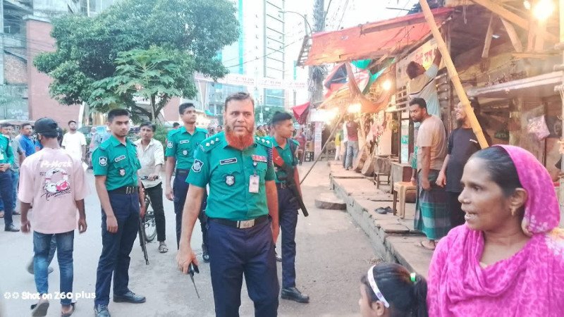খুলনায় ফুটপাত দখলমুক্ত অভিযানে কেএমপি