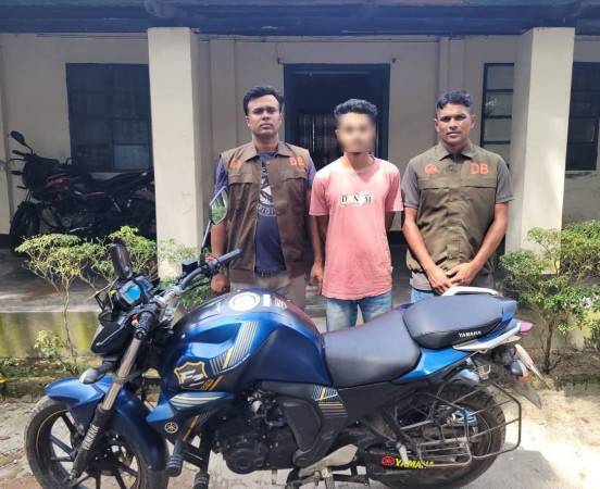 যশোরে প্রতারণা করে মোটরসাইকেল হাতিয়ে নেওয়া আসামী গ্রেফতার