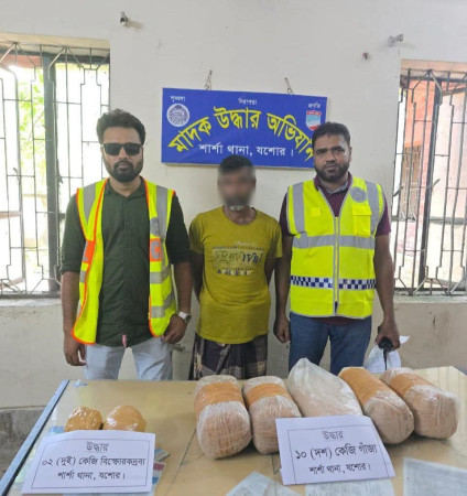শার্শায় গাঁজা ও বিস্ফোরকসহ গ্রেফতার ১