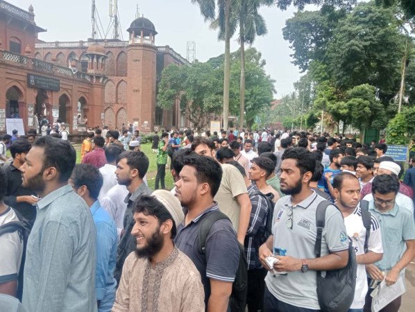 ঢাকা বিশ্ববিদ্যালয় কেন্দ্রীয় ছাত্র সংসদ (ডাকসু) ও হল সংসদ নির্বাচনের ভোটগ্রহণ