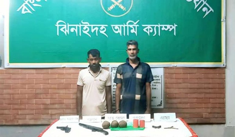 ঝিনাইদহে সেনাবাহিনীর অভিযানে অস্ত্র-গুলিসহ আটক ২