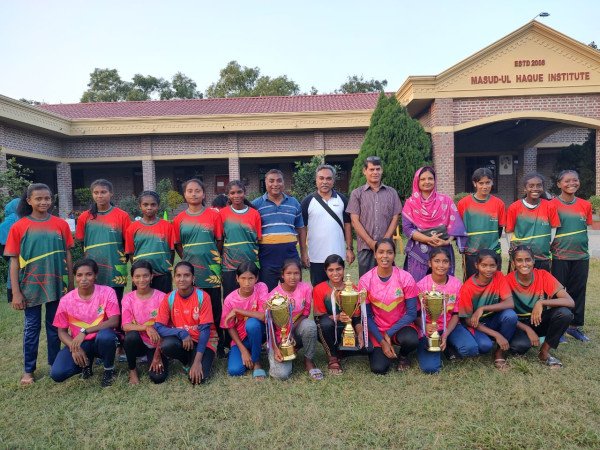 আন্ত:স্কুল ফুটবল প্রতিযোগিতায় ২০২৫ এ বিভাগীয় চাম্পিয়ন  মাসুদ উল হক ইনিস্টিউটের নারী ফুটবল দলকে সংবর্ধনা