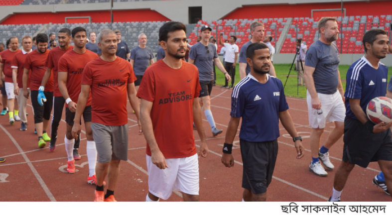 উপদেষ্টা ও কুটনৈতিকদের  প্রীতি ফুটবল ম্যাচ