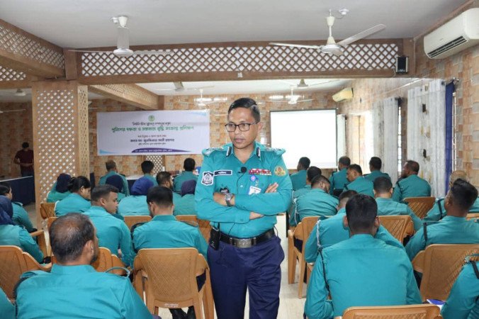 খুলনায় নির্বাচনী দায়িত্বে পুলিশের দক্ষতা বাড়াতে প্রশিক্ষণ কর্মশালা