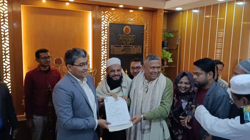 গাজীপুর–৩ আসনে বিএনপি মনোনীত প্রার্থী ডা. বাচ্চুর মনোনয়নপত্র জমা