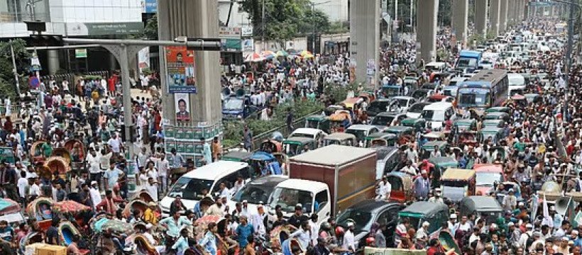 হাদি হত্যার দাবিতে মানববন্ধন ও ধর্মঘট: এয়ারপোর্ট রোডে তীব্র যানজট, জনজীবন বিপর্যস্ত