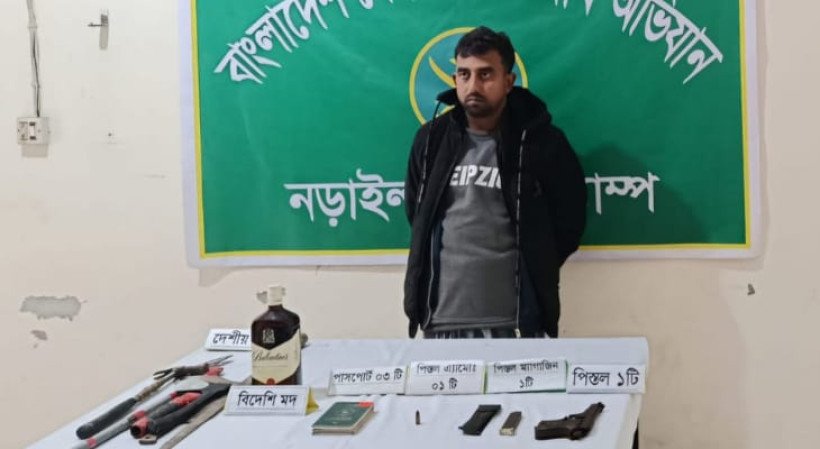 লোহাগড়ায় অস্ত্র ও মাদকসহ প্রবাসী যুবক গ্রেপ্তার
