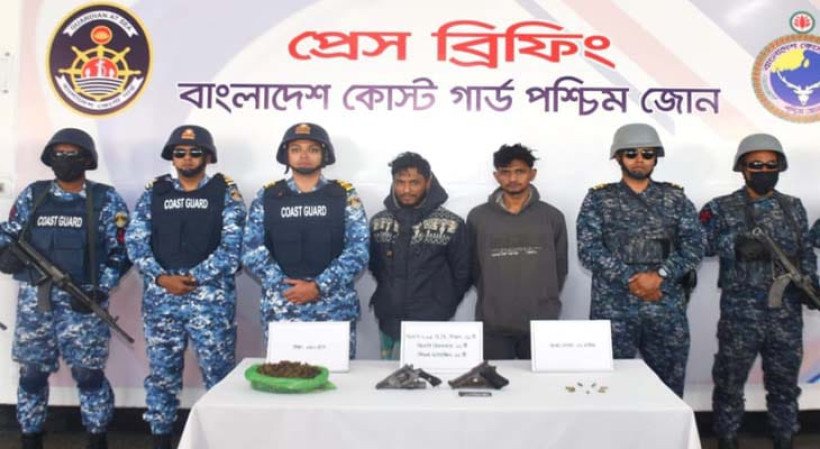 খুলনায় যৌথ অভিযানে অস্ত্র-মাদকসহ  আটক ২