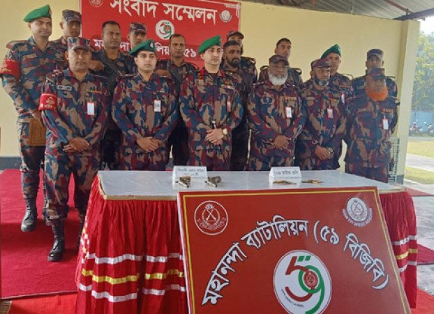 চাঁপাইনবাবগঞ্জ সীমান্তে বিজিবির অভিযানে ২টি বিদেশি অস্ত্র ও গুলি উদ্ধার