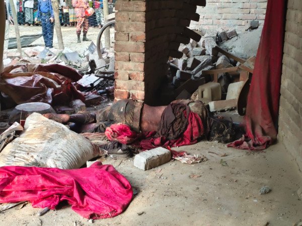 চাঁপাইনবাবগঞ্জের বোমা বিস্ফোরণে দুই জন নিহত