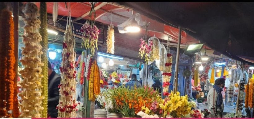 ভালোবাসা দিবসে খুলনার ফুলবাজারে রঙিন জোয়ার