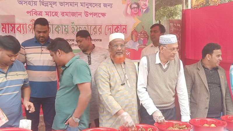 রমজান উপলক্ষে চাঁপাইনবাবগঞ্জ জেলা বিএনপির উদ্যোগে ১ টাকায় ইফতার বিতরণ