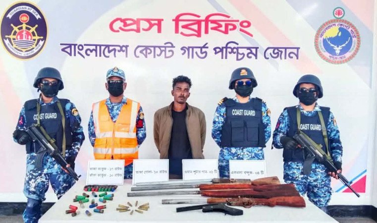 সুন্দরবনে কোস্ট গার্ডের সাঁড়াশি অভিযান: অস্ত্রসহ আটক ১