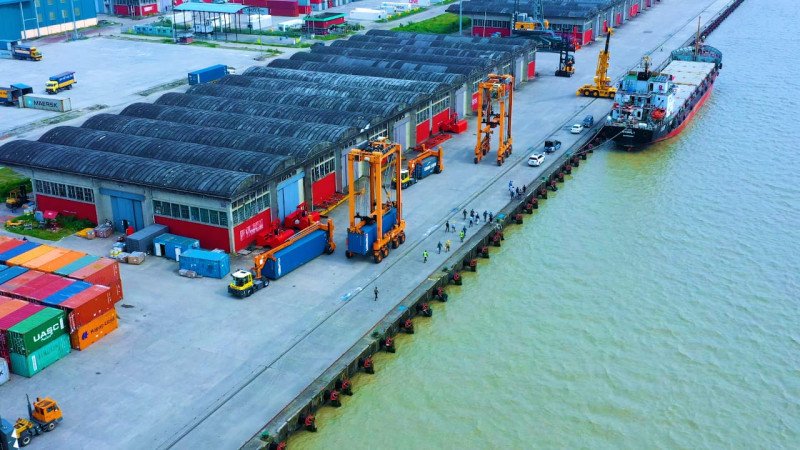 এনসিটি ইজারার প্রতিবাদে বন্দরে অনির্দিষ্টকালের কর্মবিরতি