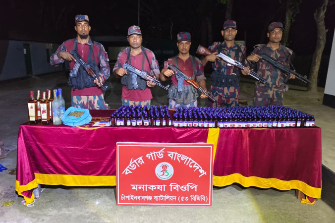 চাঁপাইনবাবগঞ্জ সীমান্তে ৫৩ বিজিবির অভিযানে বিপুল মাদকদ্রব্য জব্দ