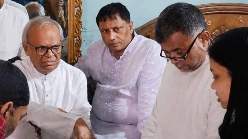 প্রধানমন্ত্রীর পক্ষে রামিসার পরিবারের পাশে রিজভী: ধর্ষক সোহেল রানার সর্বোচ্চ শাস্তির আশ্বাস, বড় বোনের পড়াশোনার দায়িত্ব গ্রহণ