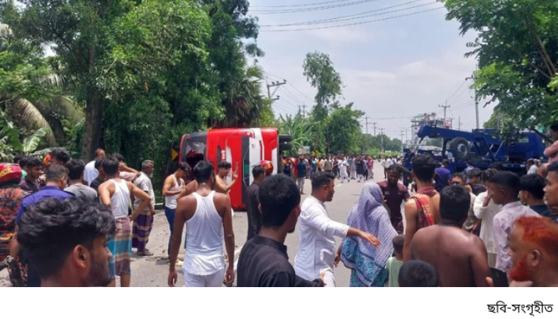 ঈদের আনন্দ বিষাদে রূপ নিল গোপালগঞ্জে: বাস-মোটরসাইকেল সংঘর্ষে একই পরিবারের ৩ জনসহ নিহত ৫