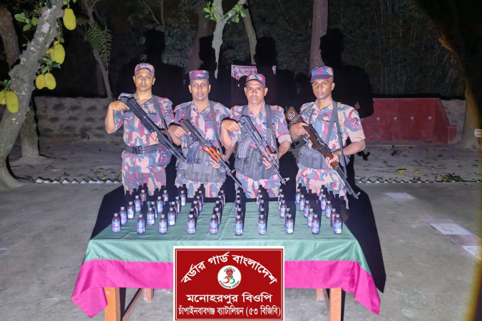 চাঁপাইনবাবগঞ্জ সীমান্তে ৫৩ বিজিবির অভিযানে বিপুল পরিমান মাদকদ্রব্য জব্দ