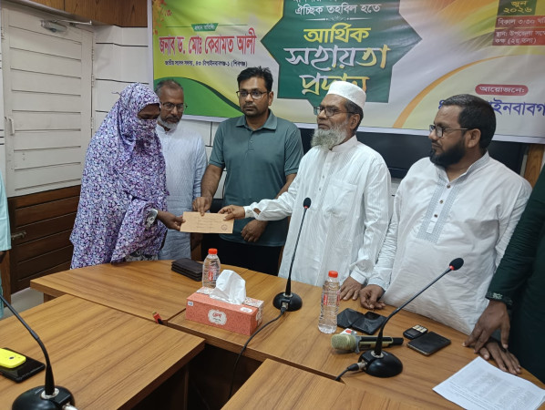 শিবগঞ্জে অসহায় ও রোগাক্রান্ত মানুষের পাশে এমপি কেরামত আলী, বিতরণ করা হলো আর্থিক সহায়তা