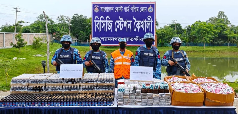শ্যামনগরে কোস্ট গার্ডের বিশেষ অভিযানে নিষিদ্ধ ভারতীয় ঔষধ উদ্ধার