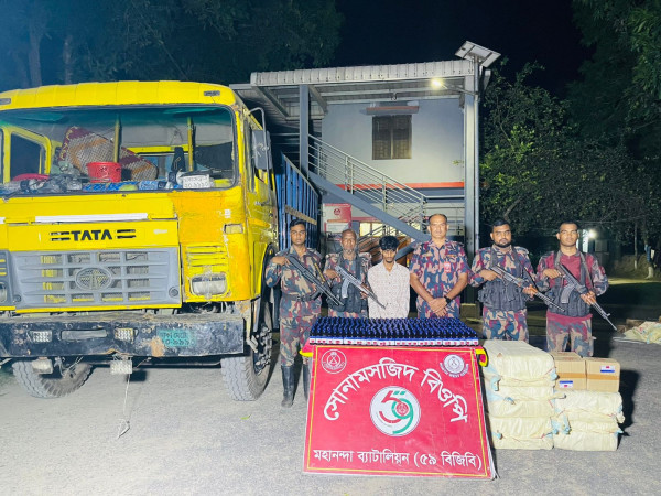খুলনায় বাস ট্যাঙ্কলরীর ত্রিমুখী সংঘর্ষ, আহত ৮