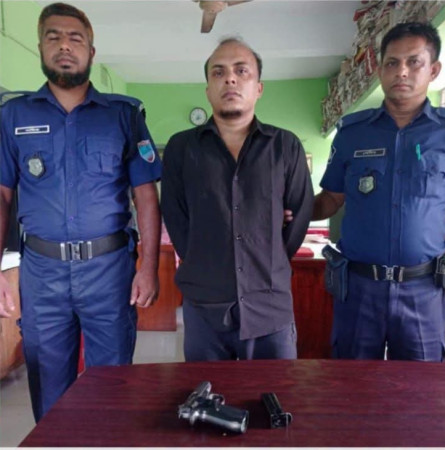 রূপসায় বিদেশি পিস্তলসহ যুবক গ্রেপ্তার