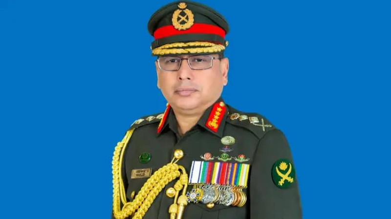 হজ পালন শেষে দেশে ফিরেছেন সেনাপ্রধান জেনারেল ওয়াকার-উজ-জামান