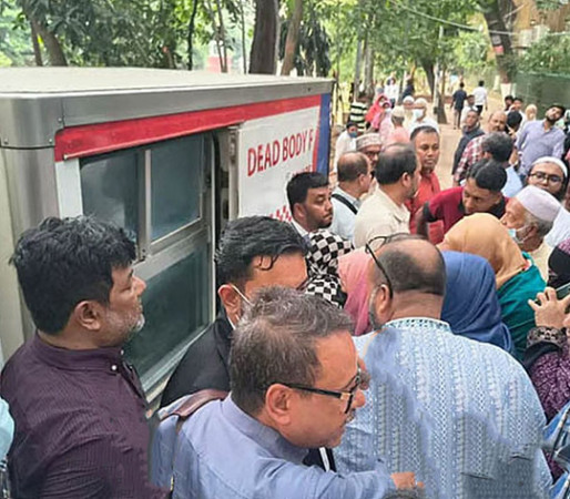 বিদায় জননেতা: মায়ের কোল ঘেঁষেই চিরনিদ্রায় শায়িত হচ্ছেন ‘বঙ্গবন্ধু’ উপাধির ঘোষক তোফায়েল আহমেদ