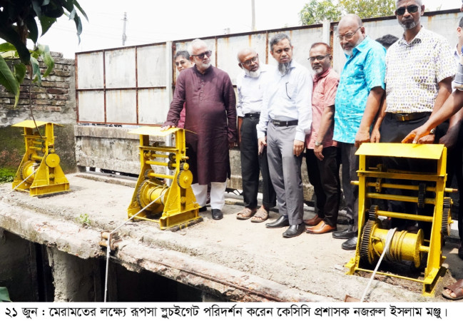 জলাবদ্ধতা নিরসনে রূপসা স্লুইচগেট পরিদর্শনে কেসিসি প্রশাসক মঞ্জু