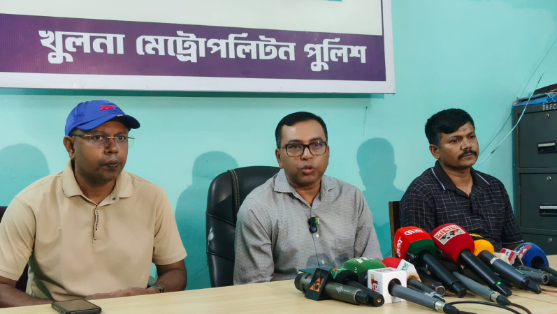 কেএমপির অভিযানে ঢাকা থেকে বি কোম্পানির ৫ শীর্ষ সন্ত্রাসী গ্রেপ্তার ; অস্ত্র ও গুলি উদ্ধার