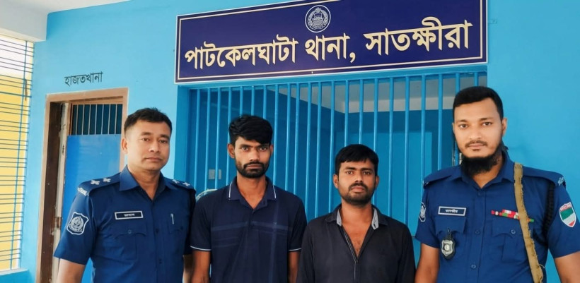 সাতক্ষীরায় ৪ বোতল উইনকোরেক্সসহ দুই মাদক ব্যবসায়ী গ্রেফতার
