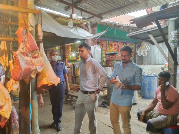 সোনারগাঁয়ে মূল্য তালিকা প্রদর্শন না করায় মাংস ব্যবসায়ীকে জরিমানা।