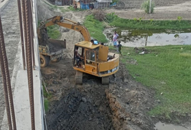 ভদ্রা নদী খননের মাটি বিক্রির অভিযোগে ফের সক্রিয় সিন্ডিকেট, প্রশাসনের ভূমিকা নিয়ে প্রশ্ন