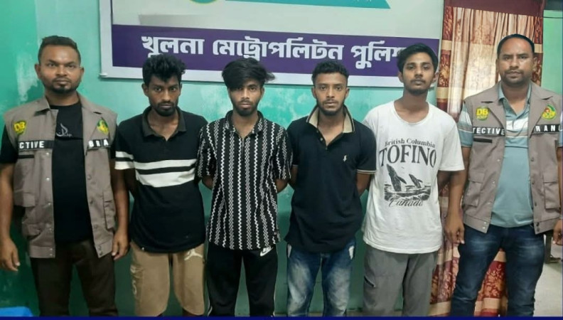 খুলনায় শীর্ষ সন্ত্রাসী গ্রেনেডবাবুর  সহযোগীসহ  গ্রেফতার ৪