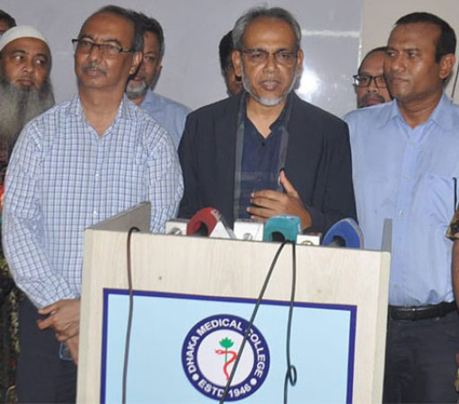 চিকিৎসা খাতে নতুন দিগন্ত: ঢামেকে সফল কিডনি প্রতিস্থাপন, পরিদর্শনে ডা. রফিকুল ইসলাম