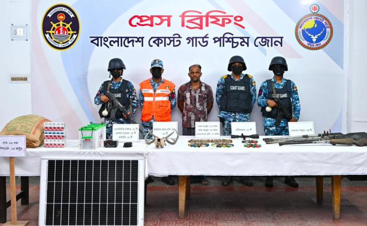 সুন্দরবনে অভিযান, অস্ত্রসহ করিম শরীফ বাহিনীর সদস্য আটক