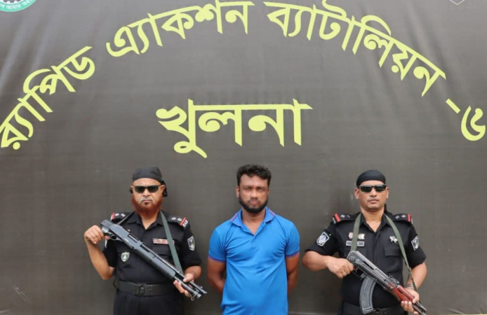 খুলনার ট্রিপল মার্ডার মামলার প্রধান আসামি বরিশাল থেকে গ্রেপ্তার