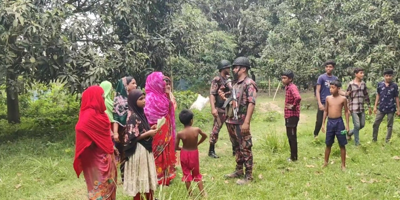 চাঁপাইনবাবগঞ্জের গোমস্তাপুর উপজেলার বাঙ্গাবাড়ি সীমান্তে পুশ-ইনের চেষ্টা ব্যর্থ: ২৮ জনকে ফিরিয়ে নিল বিএসএফ