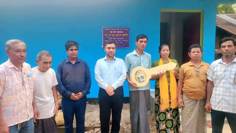 আন্তর্জাতিক টেবিল টেনিস তারকা খই খই সাই মারমার পরিবারের জন্য নতুন ঘর হস্তান্তর