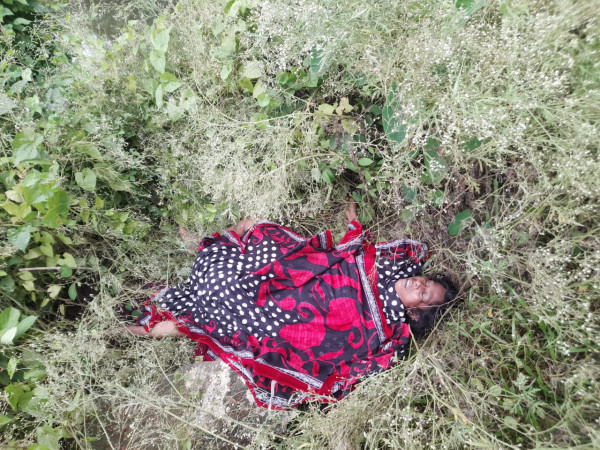 নাচোলের নেজামপুর রেলস্টেশনের ঝোপঝাড় থেকে অজ্ঞাত নারীর মরদেহ উদ্ধার