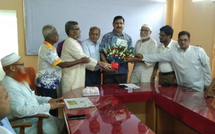 চাঁপাইনবাবগঞ্জে সড়ক পরিবহন ও ট্রাক মালিক গ্রুপের নবনির্বাচিত নেতৃবৃন্দকে সংবর্ধনা