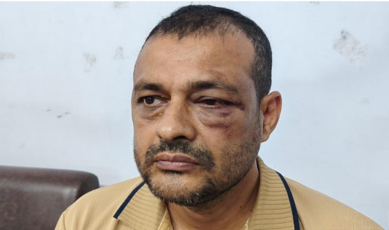 খুলনায় ব্যবসাপ্রতিষ্ঠানে হামলায় মোবাইল সার্ভিসিং ব্যবসায়ী আহত
