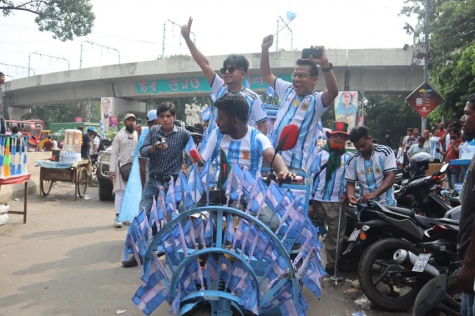ম্যারাডোনা থেকে মেসি বাংলাদেশের হৃদয়ে আর্জেন্টিনার অমলিন ফুটবল উন্মাদনা আজও