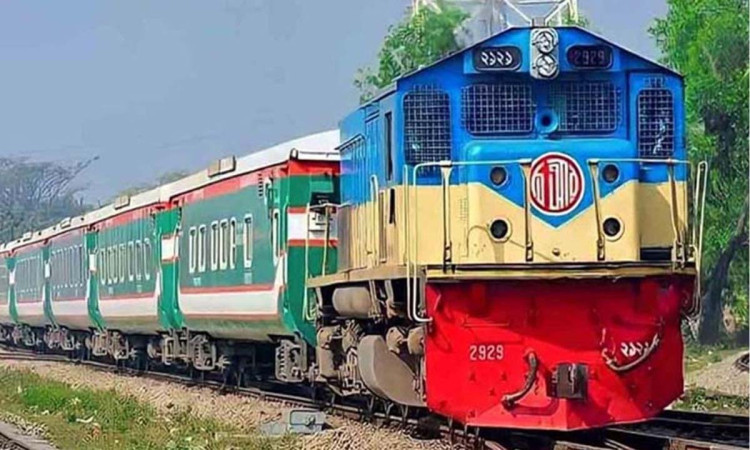 রাবি শিক্ষার্থীকে মারধরের অভিযোগে রেলপথ অবরোধ, রাজশাহীর সঙ্গে সারা দেশের ট্রেন চলাচল বন্ধ