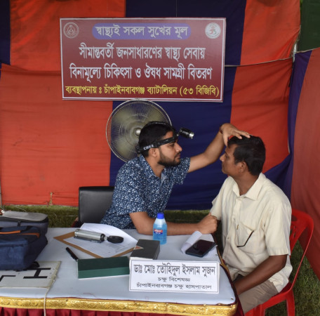 সীমান্তবর্তী জনসাধারনের স্বাস্থ্য সেবায় চাঁপাইনবাবগঞ্জ ব্যাটালিয়ন (৫৩ বিজিবি) এর ব্যবস্থাপনায় বিনামূল্যে চিকিৎসা সেবা প্রদান ও ঔষধ বিতরণ কার্যক্রম