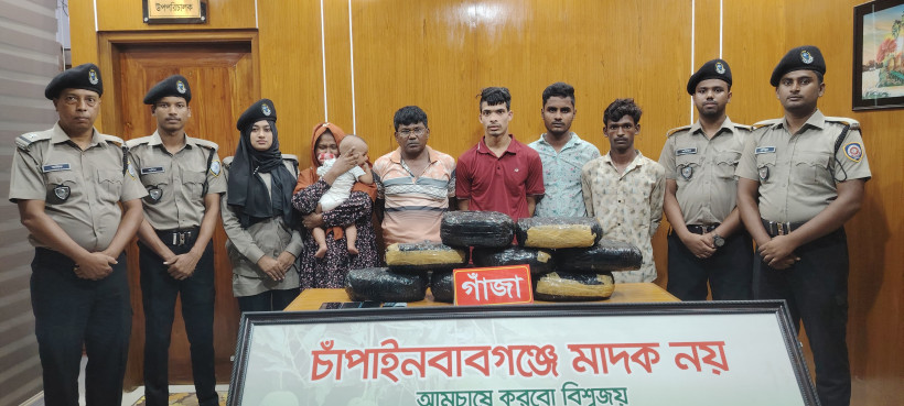চাঁপাইনবাবগঞ্জে ডিএনসি’র অভিযানে ১৬ কেজি গাঁজা উদ্ধার, দম্পত্তিসহ গ্রেফতার ৫