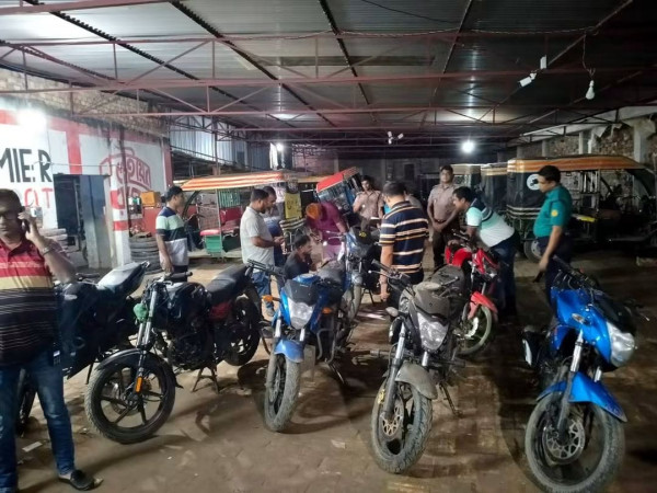 খুলনায় পুলিশের বিশেষ অভিযানে ৮ টি মোটরসাইকেল উদ্ধার, মালিকানা নিয়ে তদন্ত